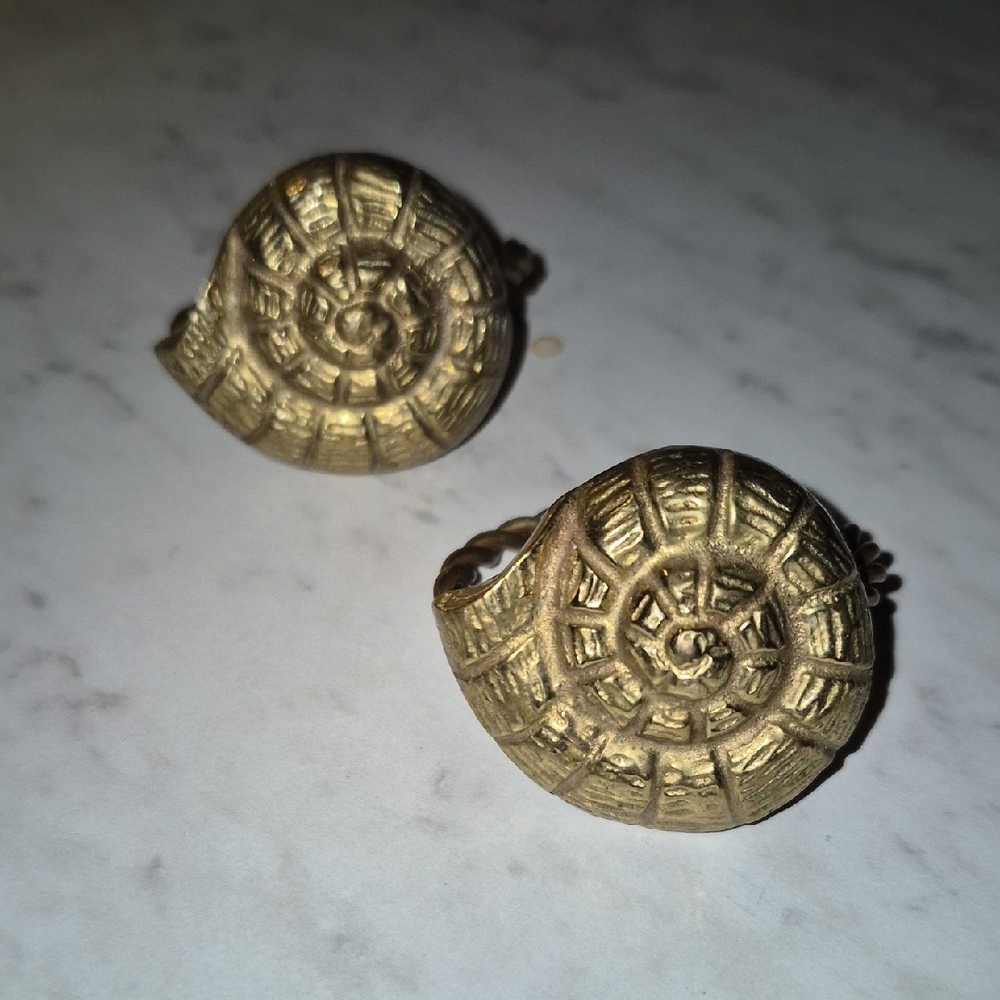 Brass Shell-Shaped Napkin Set
